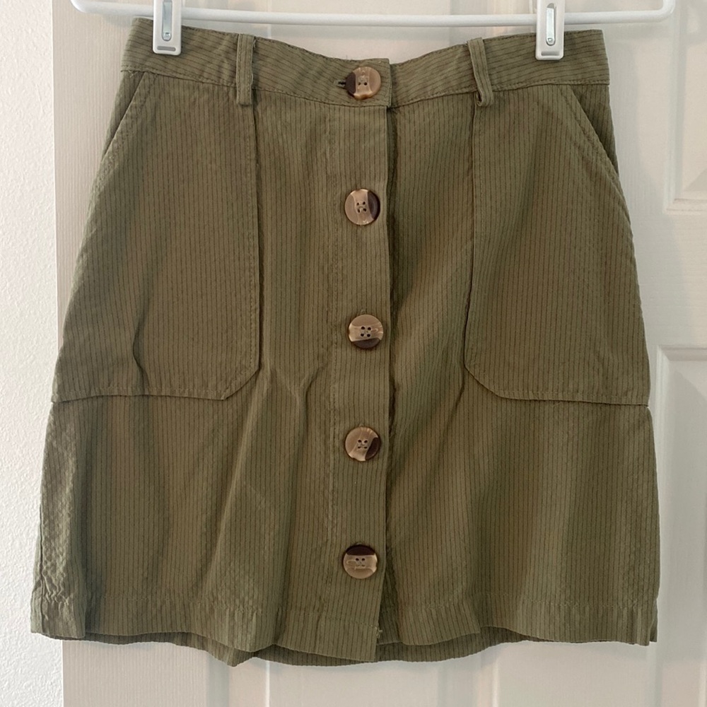 Green button mini skirt S so cute for fall!